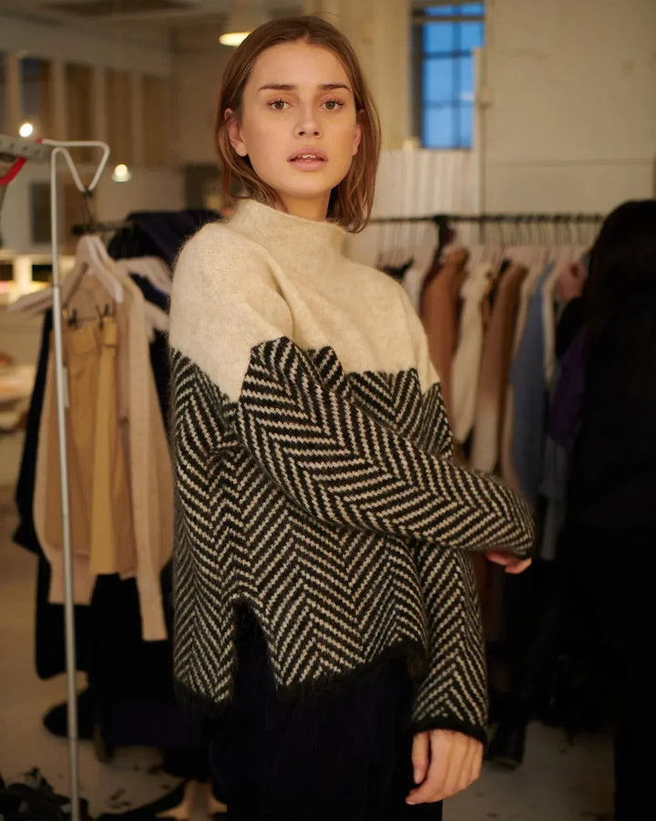 Clara | Luxurious Knit Turtleneck