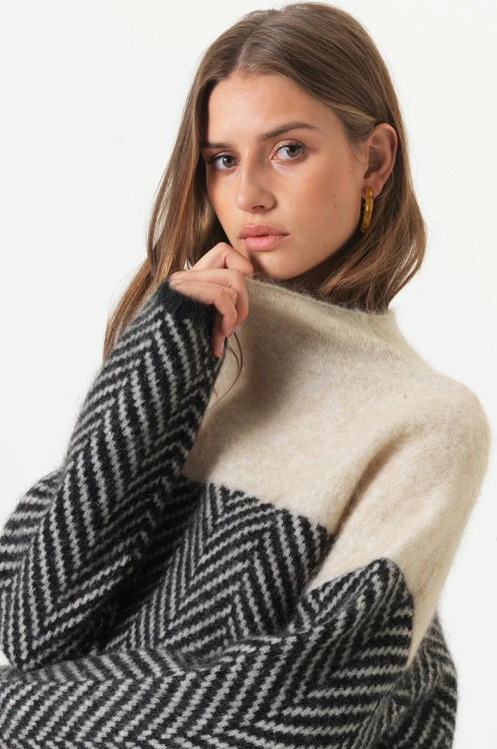 Clara | Luxurious Knit Turtleneck